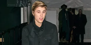 Pamer Perut Seksi, Justin Bieber Malah Dilempari Telur