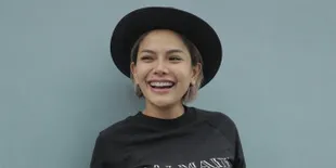 Pamer Tato Underboobs, Nikita Mirzani Abadikan Nama Anak Bungsu