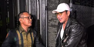 Panas! Denny Sumargo Jawab Tantangan Farhat Abbas dengan Datang Langsung ke Rumah, Minta Dihajar