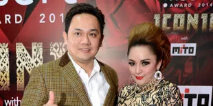 Panas! Farhat Abbas - Regina Saling Sindir Pakai Komentar Pedas