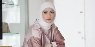 Pandemi Covid-19 Belum Usai, Donita Rindu Antar-Jemput Anak ke Sekolah Sambil Makan Bubur