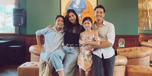 Pandemi Tak Kunjung Berakhir, Nana Mirdad dan Andrew White Beri Kado Natal Spesial Buat Sang Anak