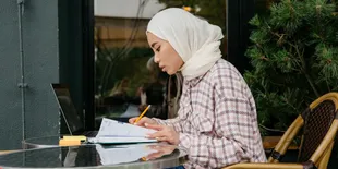 Panduan Memilih dan Memadukan Kemeja Wanita Hijab dengan Gaya Modis