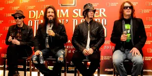 Panggung Guns N Roses Sempat Rusak Kena Angin Besar