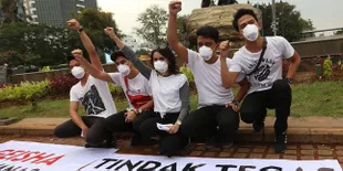 Para Seniman Dan Artis Ini Lakukan Aksi Protes Soal Kabut Asap