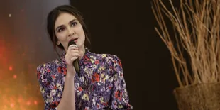 Paranormal Ini Ungkap Suasana Hati Luna Maya Tentang Pernikahan Reino-Syahrini