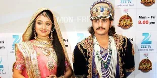 Paridhi Sharma Tak Datang ke Nikahan Rajat Tokas