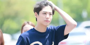 Park Bo Gum Tertangkap Kamera Saat Syuting 'INFINITY CHALLENGE'
