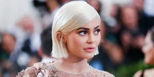 Pas 4 Bulan, Kehamilan Kylie Jenner Ternyata Sudah Diramal Sejak Mei