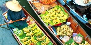 Pasar Terapung, Destinasi Wisata Unik di Asia