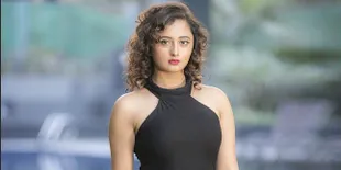 Pasca Cerai, Rashami Desai 'Tapasya' Dicium Mesra Pria Tampan Ini