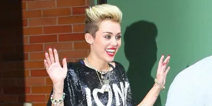 Pasca Gila-Gilaan di MTV VMA, Miley Cyrus Mendadak Pemalu