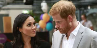PDA Romantis, Meghan Markle & Pangeran Harry Akhirnya Ciuman di Depan Publik