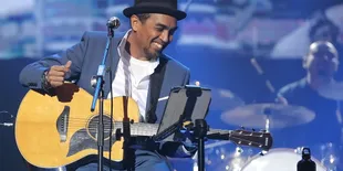 Peduli Pariwisata Lokal, Glenn Fredly Ramaikan Panggung Festival Teluk Jailolo
