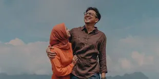 Peluk Emran, Laudya Cynthia Bella Olahraga Malam di Kuala Lumpur