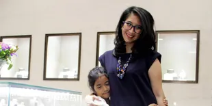 Pembantu Mudik, Novita Angie Ajari Anak Mandiri