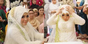 Penampilan Anggun &#38; Cantik Muzdalifah di Akad Nikah dengan Fadel Islami