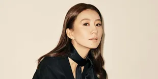 Penampilan Kim Hee Ae di Red Carpet Baeksang Arts Awards 2020, Tampil Anggun Bak Wanita Berkelas