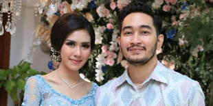 Penampilan Syahnaz di Hari Pernikahannya, Cantik Dengan Kebaya Putih dan Siger Sunda