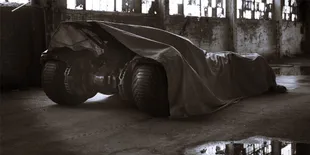 Penampilan Terbaru Mobil Batman - Segarang Tank Perang
