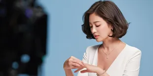 Penampilan Terbaru Song Hye Kyo, Pakai Dress Tanpa Lengan & Terlihat Bahagia