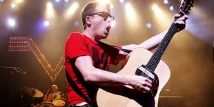 Penantian 18 Tahun, Weezer Konser di Jakarta 8 Januari 2013!