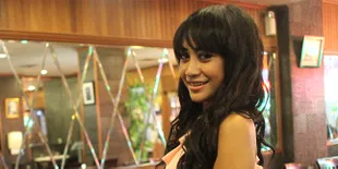 Penasaran Makhluk Halus, Vicka Sagita Ayu Nekad Datang ke Kuburan