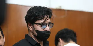 Pengacara Ammar Zoni Ngamuk, Tolak Lanjutkan Sidang Jika Kliennya Tak Hadir secara Fisik