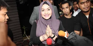 Pengacara Berusaha Agar Edies Adelia Tidak Ditahan