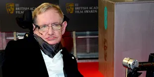 Penggila Game, Stephen Hawking Sukses Lulus Dari Oxford University di Usia 17 Tahun