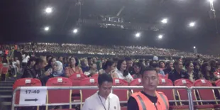 Penonton Mengalir, Tak Sabar Tunggu Sting