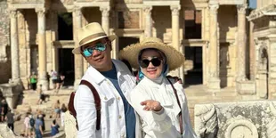 Penuh dengan Ornamen Heksagonal, Begini Suasana Dapur Rumah Atalia Praratya Istri Ridwan Kamil