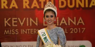 Penyambutan Kevin Lilliana di Rumah Kediaman Mooryati Soedibyo