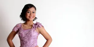 Penyanyi Dangdut Cantik Ini Dipeluk Mesra Bintang 'Mahabharata'