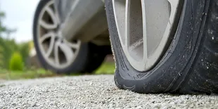 Penyebab Ban Mobil Kempes saat Lama Tidak Dipakai dan Cara Mencegahnya