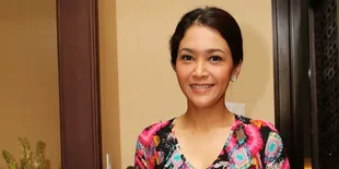 Perang Rambut Keriting Ala Maia - Dul Lucky Laki, Keren Mana?