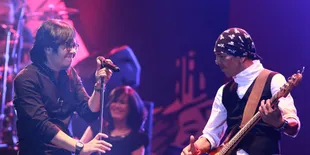 Perdana! Dewa 19 Feat Ari Lasso 'Perawani' Gedung DPR