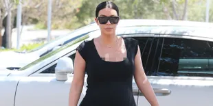 Perdana! Kim Kardashian Ajak Saint West Muncul di Depan Publik