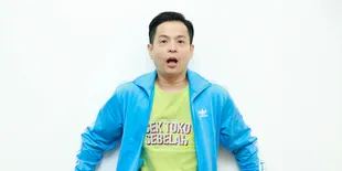 Perjuangan Berat Ernest Prakasa Kembali Jadi Erwin di Film 'CEK TOKO SEBELAH 2'