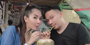 Persembahan Cinta Vicky Prasetyo untuk Anggia Chan, Romantis Bak Lamaran