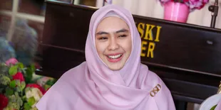 Persiapan Lebaran Ria Ricis, Bagi-bagi THR Untuk Para Santri Hingga Berikan Hampers Dior Untuk Followers