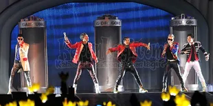 Personil Big Bang Menari Pakai Sarung dan Blangkon!