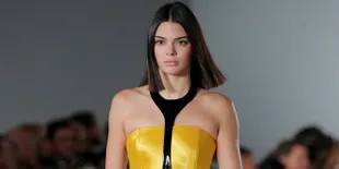 Pertama Kali Datang ke Golden Globes, Kendall Jenner Cantik &#38; Stunning!
