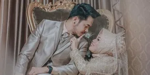 Pertama Kenalan, Elly Sugigi Langsung Numpang Tidur di Kamar Aher