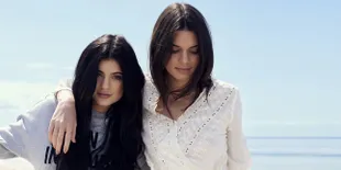 Pesan Kylie &#38; Kendall Untuk Caitlyn Jenner, Bikin Nangis Bombay!