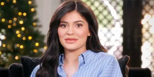 Photoshoot Bareng Kardashians, Kylie Jenner Sengaja Tutupi Kehamilan?