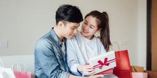 Pilah-Pilih Kejutan Spesial Sesuai Love Language Si Dia, Ciptakan Momen Manis di Bulan Penuh Cinta