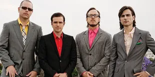 Pilih Tiket Yang Paling Pas Untuk Saksikan Konser Weezer!