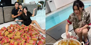 Pintar Memasak, Ini 7 Potret Angbeen Rishi Istri Adly Fairuz saat Masak Porsi Besar - Sambil Lesehan