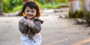 Pipi Tembem Bikin Gemas, Ekspresi Baby Arsy Mirip Emoticon